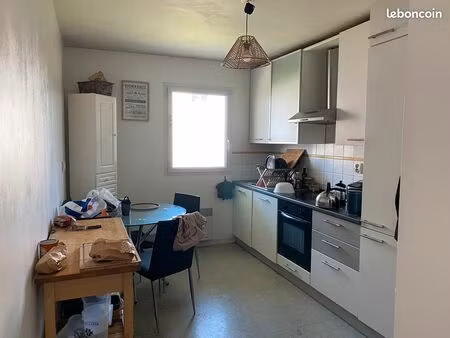 location t4+garage box+parking