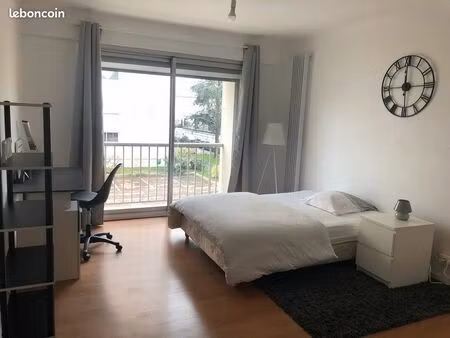 studio 1 pièce 27 m²