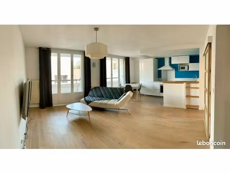 t3 balcon gratte-ciel vue dégagée