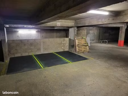à louer : 1 place de parking moto/scooter au -1 d’un immeuble situé rue du colonel oudot (