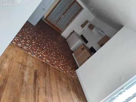 maison t5 avec un box et terrain