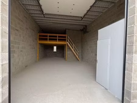 depot de stockage 98m2