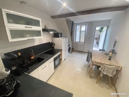 à louer - t1 avec cours extérieure