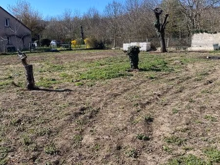 jardin potager avec ruisseau en bordure