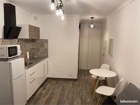 location studio meublé très bon état