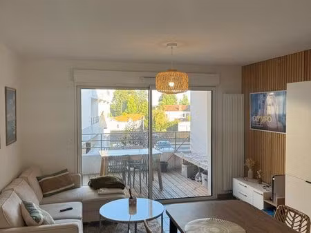 t2 lumineux avec grand balcon – idéalement situé à saint-paul les dax