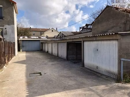 garage/box/espace de stockage pavillons sous bois
