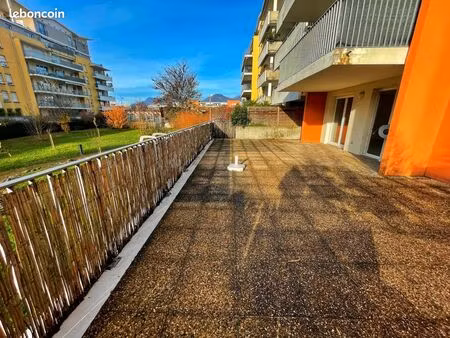 location appartement meublé + grande terrasse