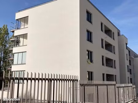 f2 avec grande terrasse