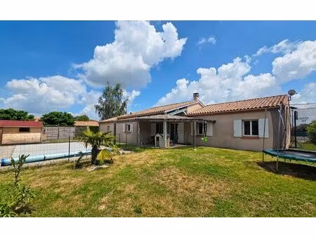 location maison  141.25 m² t-5 à roquefort  1 300 €