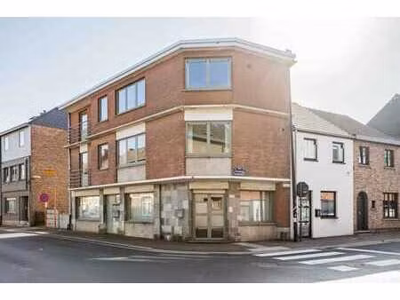 immeuble de rapport avec 2 appartements et espace de bureau