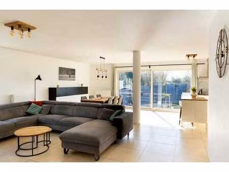 app. spacieux et lumineux de 2 ch.  prêt à emménager  epc a