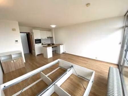 studio lumineux avec terrasse