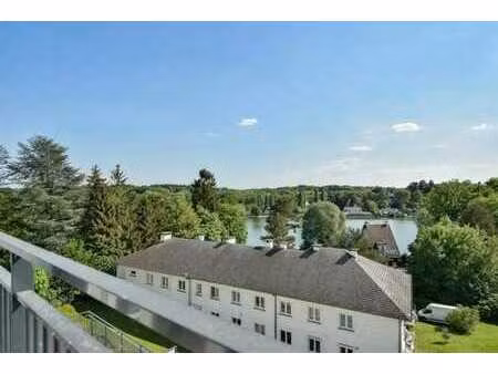 magnifique appt 2ch + balcon avec vue sur le lac de genval