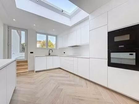 sint-pieters-leeuw - renove en 2025 - maison de 107 5m² avec