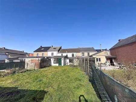 maison 2 façades avec beau potenteil située au calme