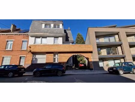 maison unique et atypique au centre de waterloo