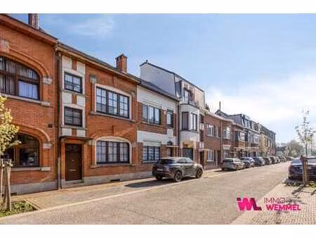 maison de caractère avec beau potentiel dans un cadre paisi