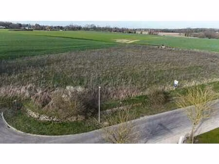 grand terrain dans clos residentiel calme !