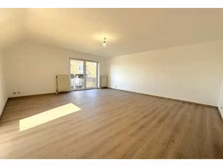 appart (2ch) avec terrasse (so)  cave  et garage.