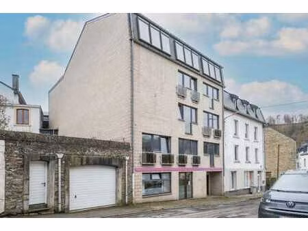 magnifique immeuble de bureau au cœur de bouillon