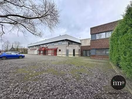 espace de stockage  espace commercial  bureaux et 2 appartem