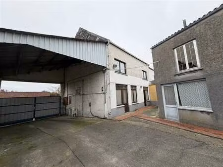 maison + entrepôts sur 15 ares