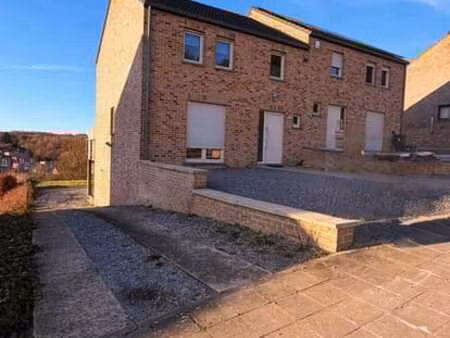 belle maison 3 chambres avec terrasse et balcon