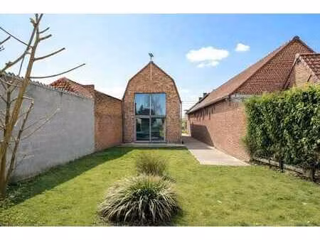 maison rénovée avec annexe au pied du mont-de-l'enclus