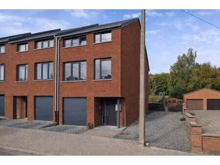 superbe construction de 2015 avec garage et jardin