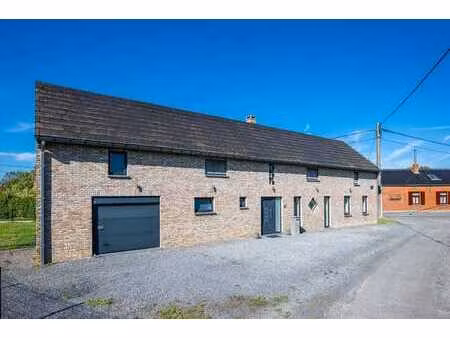 villa 4 chambres  garage et jardin.