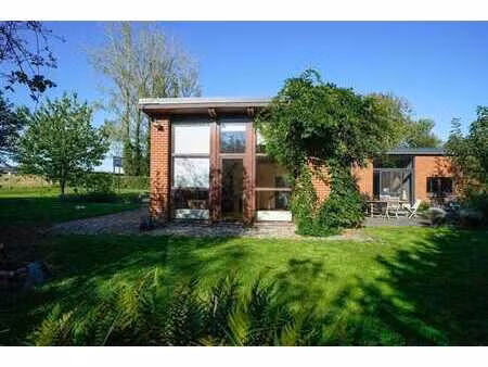 option - villa plain-pied sur un terrain de fond avec vue su