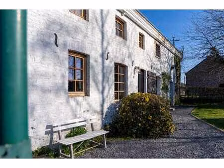 charmante maison à laloux à proximité de rochefort