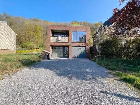 spacieuse maison 4 façades offrant de multiples possibilités