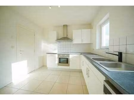 appartement rénové à moxhe avec terrasse et jardin!