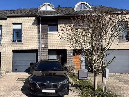 maison récente située dans un cul-de-sac