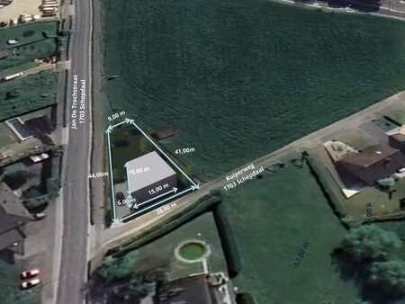 a vendre: terrain constructible pour maison 4 façades