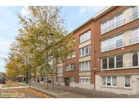 ruim en lichtrijk appartement met terras in geliefde buur...