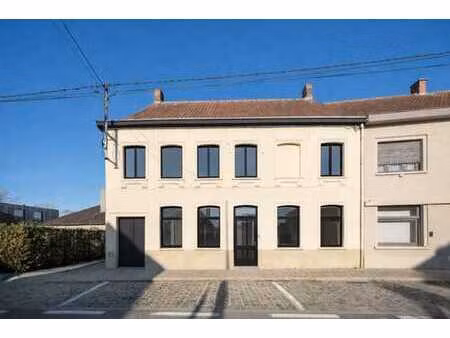 commerce avec habitation et grand parking