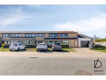 lichtrijk en ruim appartement op wandelafstand van zee en...