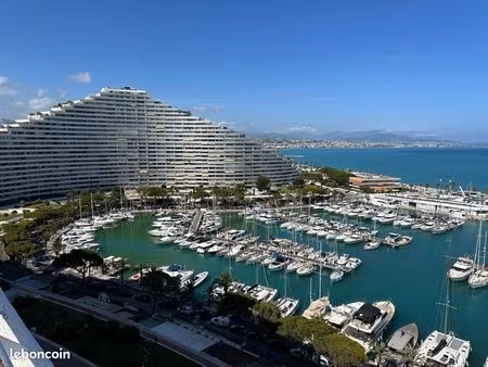 beau studio pieds dans l’eau proche mer
