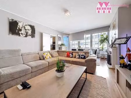 in hartje aalst en vlakbij het station en centrum: lichtr...