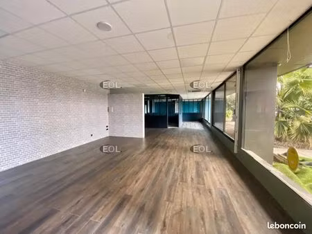 bureau 180 m²