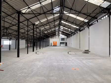 local d'activité 1 957 m²