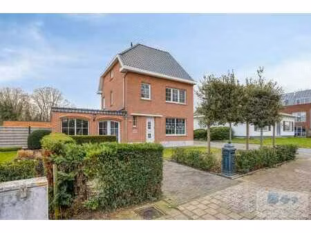 instapklare gezinswoning met individueel bijgebouw op 995...