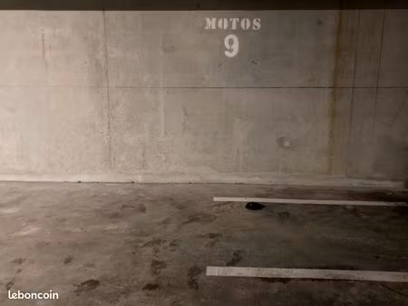 garage moto securise immeuble