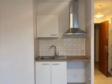 location studio 23m2 avec balcon et cave