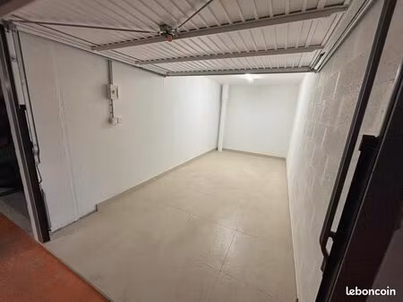 garage fermé / box à louer – 13 m²
