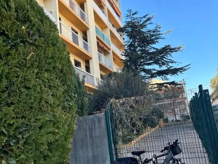 marseille immeuble de standing très beau studio avec terrasse