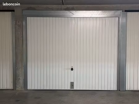 garage box fermé hyper centre gratte ciel